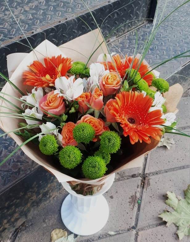Букет цветов из: Герберы, Хризантемы, Альстромерии и Розы в Петрово-Дальнее