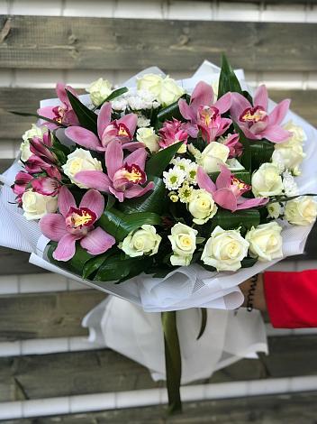 Букет цветов из: Розы и Хризантемы в Петрово-Дальнее