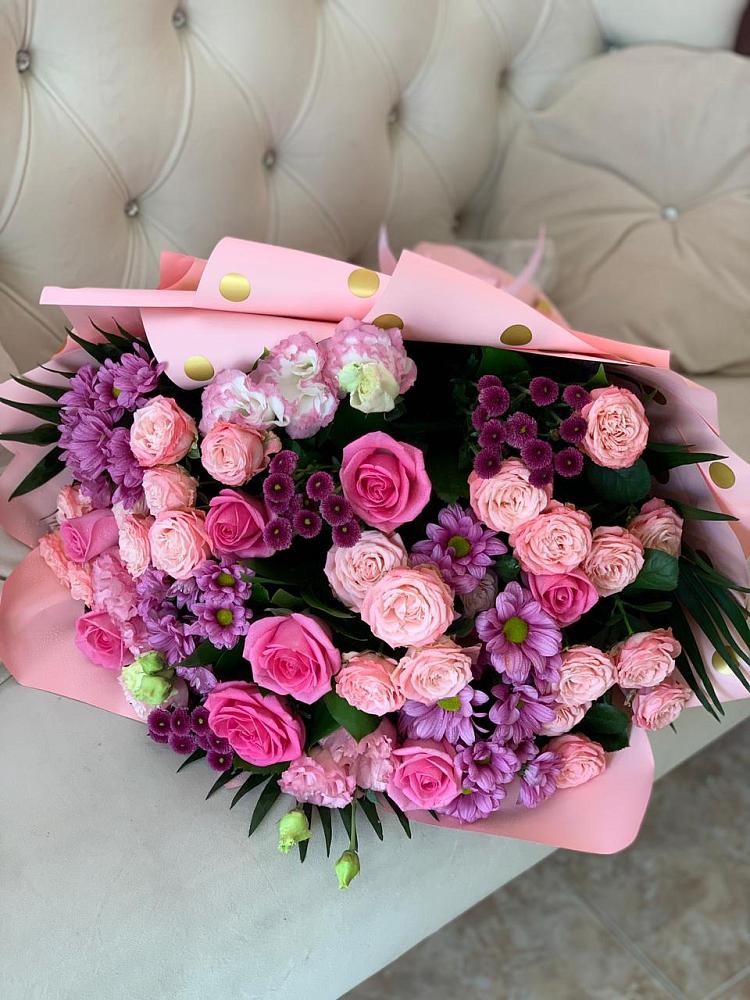 Букет цветов из: Хризантемы, Розы и Лизиантусы в Петрово-Дальнее