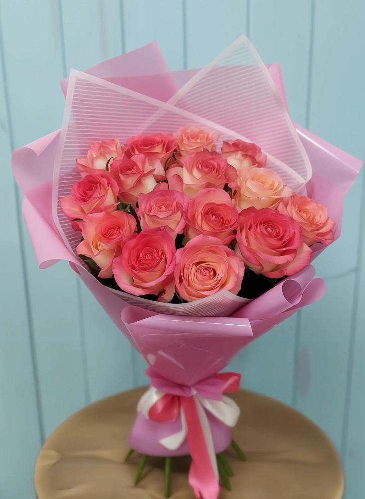 Букет 15 Розовых роз Равель в Петрово-Дальнее