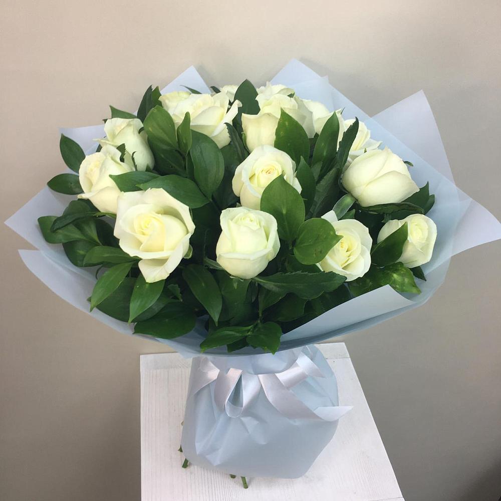 Букет 15 Белых роз Проуд в Петрово-Дальнее