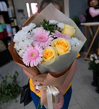 Букет цветов из:  Герберы, Розы и Хризантемы в Петрово-Дальнее