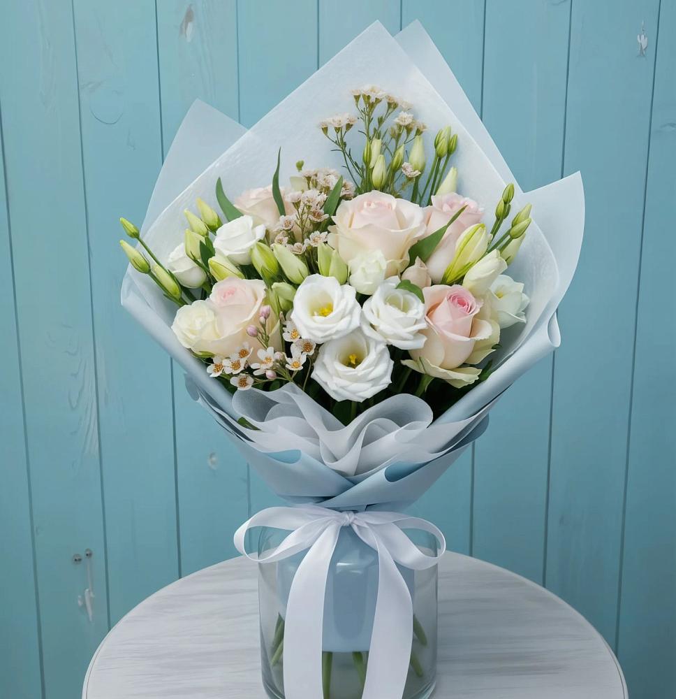 Букет цветов из: Розы и Лизиантусы в Петрово-Дальнее