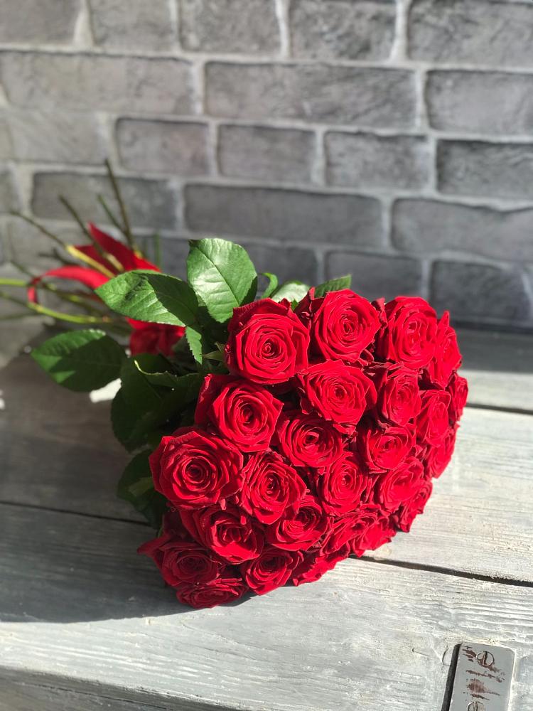 Букет Красные розы Фридом в Петрово-Дальнее