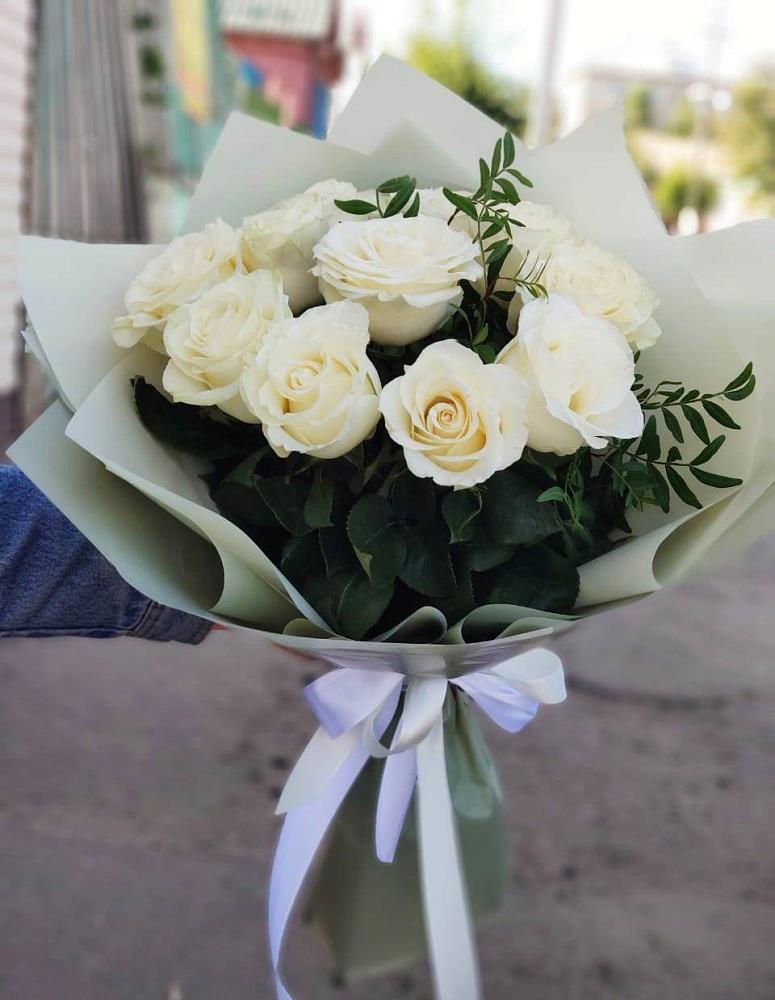 Букет Белые розы Проуд в Петрово-Дальнее