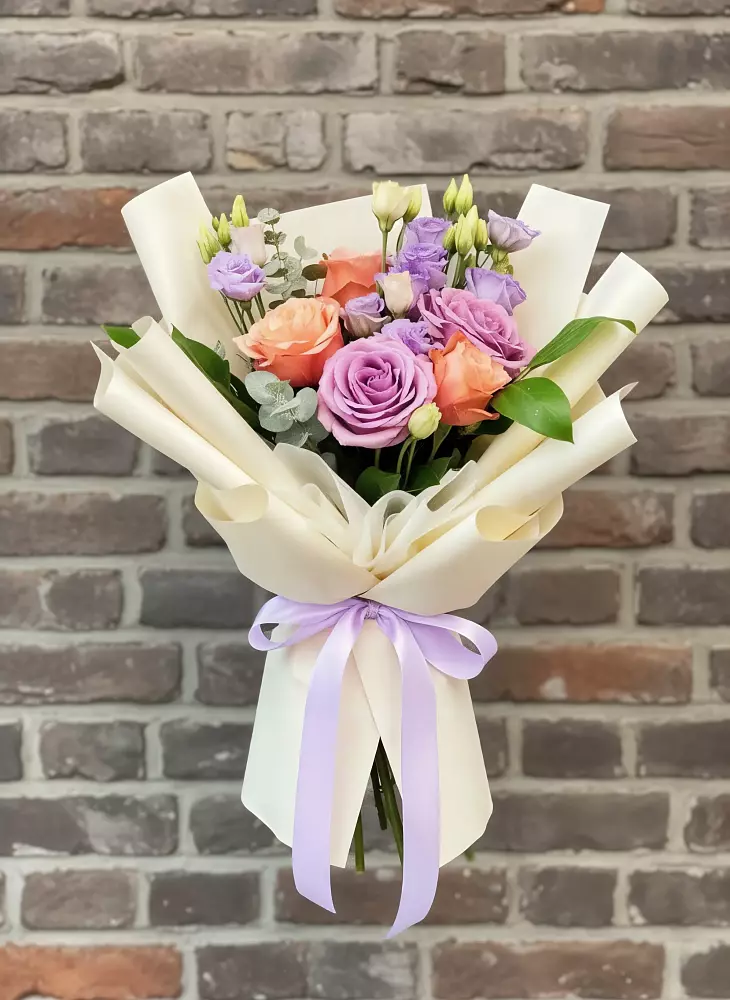 Букет цветов из: Лизиантусы и Розы в Петрово-Дальнее