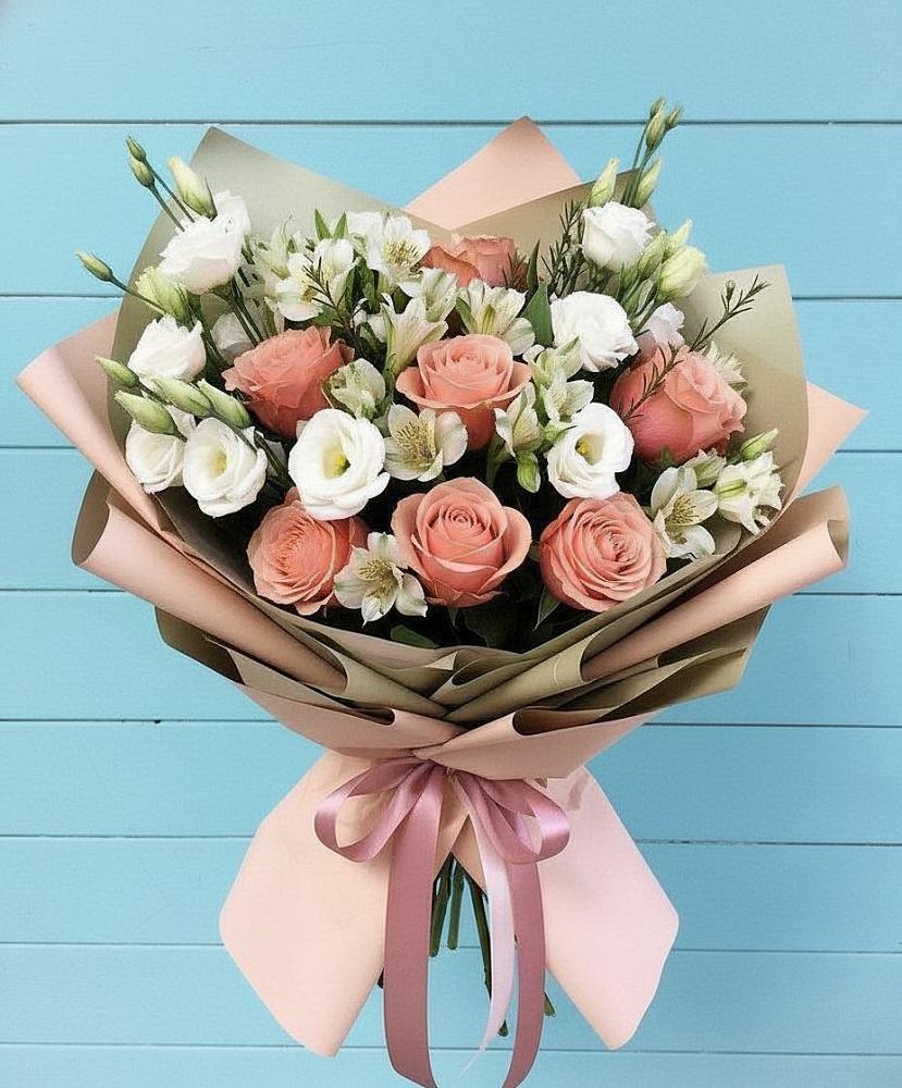 Букет цветов из: Розы, Альстромерии и Лизиантусы в Петрово-Дальнее