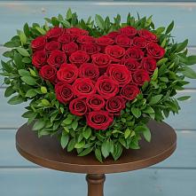 Цветочная композиция из Розы в виде сердца в Петрово-Дальнее