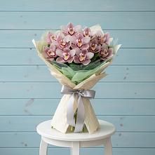 Букет цветов из:  Орхидеи и Розы в Петрово-Дальнее