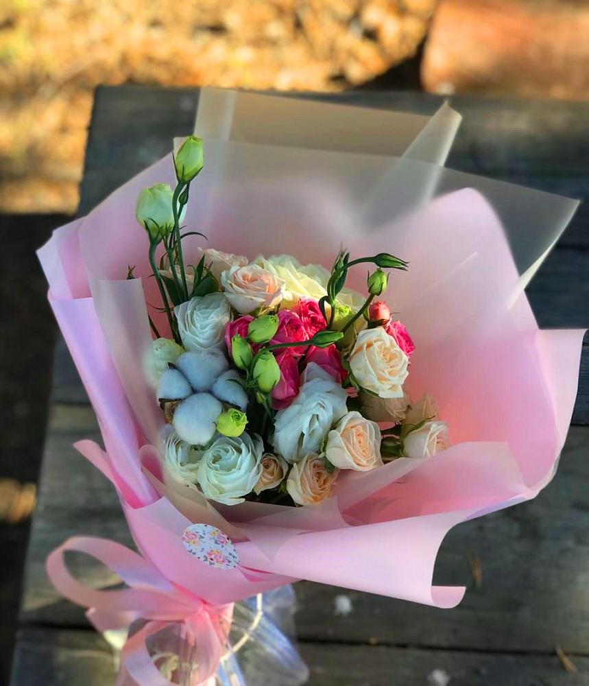 Букет цветов из: Розы и Лизиантусы в Петрово-Дальнее