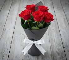 Букет 5 Красных роз Эдлесс Лав в Петрово-Дальнее
