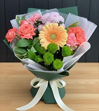 Букет цветов из:  Гвоздики, Розы, Герберы и Хризантемы в Петрово-Дальнее