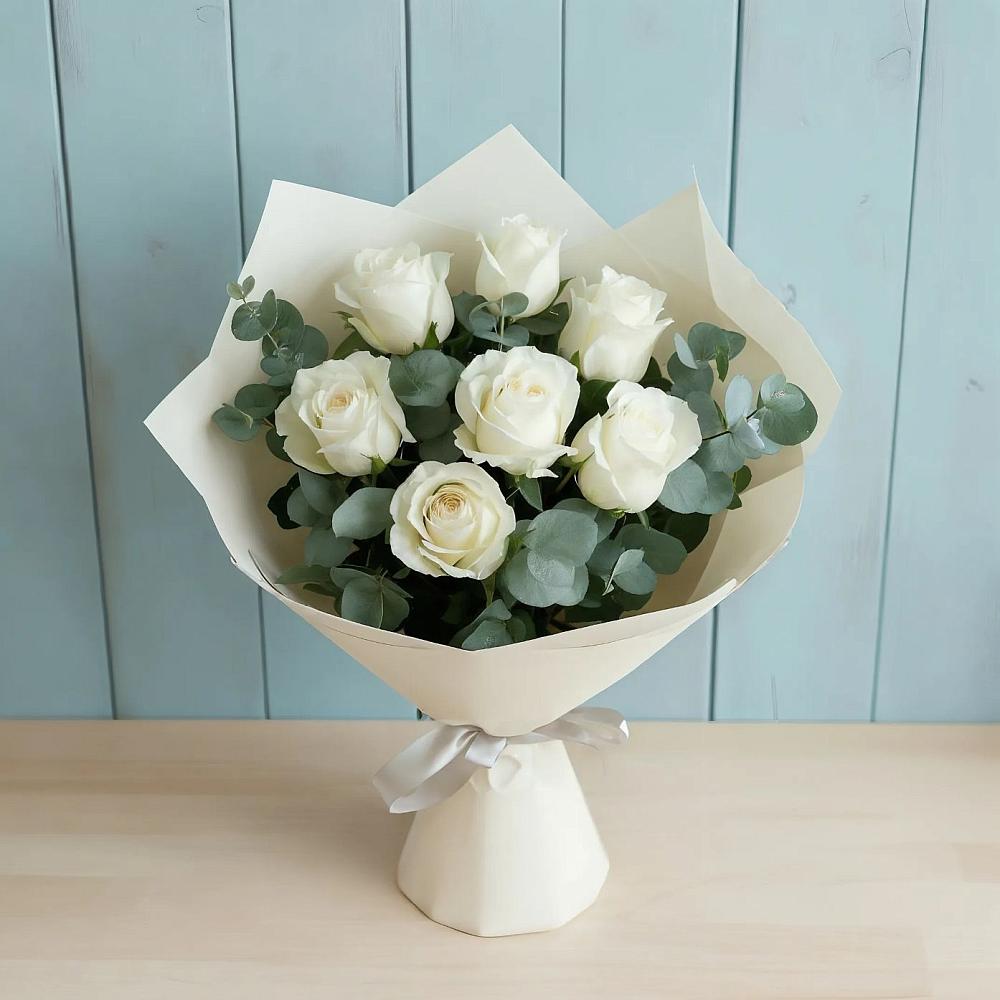 Букет Белые розы в Эвкалипте в Петрово-Дальнее