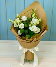 Букет цветов из:  Хризантемы и Лизиантусы в Петрово-Дальнее