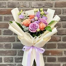 Букет цветов из:  Лизиантусы и Розы в Петрово-Дальнее