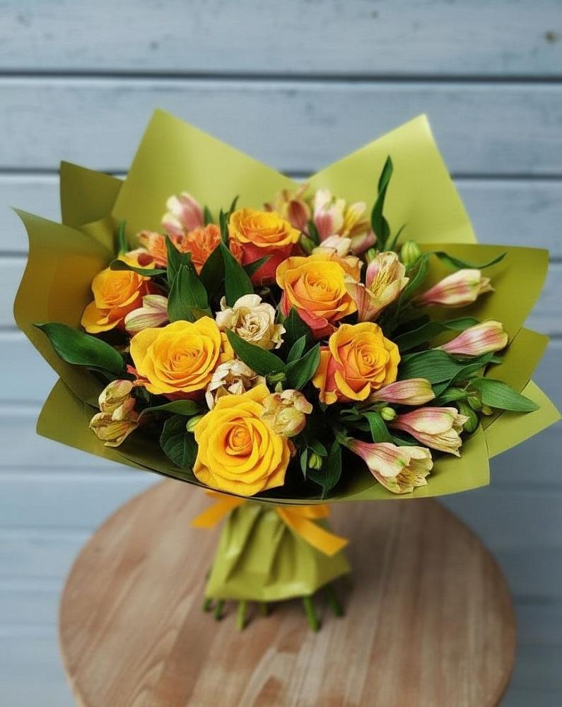 Букет цветов из: Альстромерии и Розы в Петрово-Дальнее