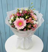 Букет цветов из:  Герберы, Альстромерии и Лизиантусы в Петрово-Дальнее
