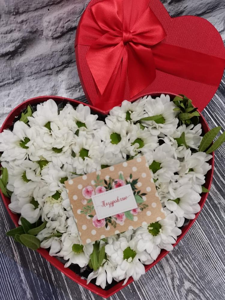 Цветочная композиция из Хризантемы в виде сердца в Петрово-Дальнее