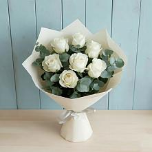 Букет Белые розы в Эвкалипте в Петрово-Дальнее