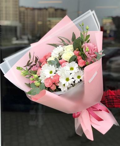 Букет цветов из: Розы, Лизиантусы и Хризантемы в Петрово-Дальнее