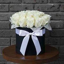 Цветочная композиция из Розы в шляпной коробке в Петрово-Дальнее