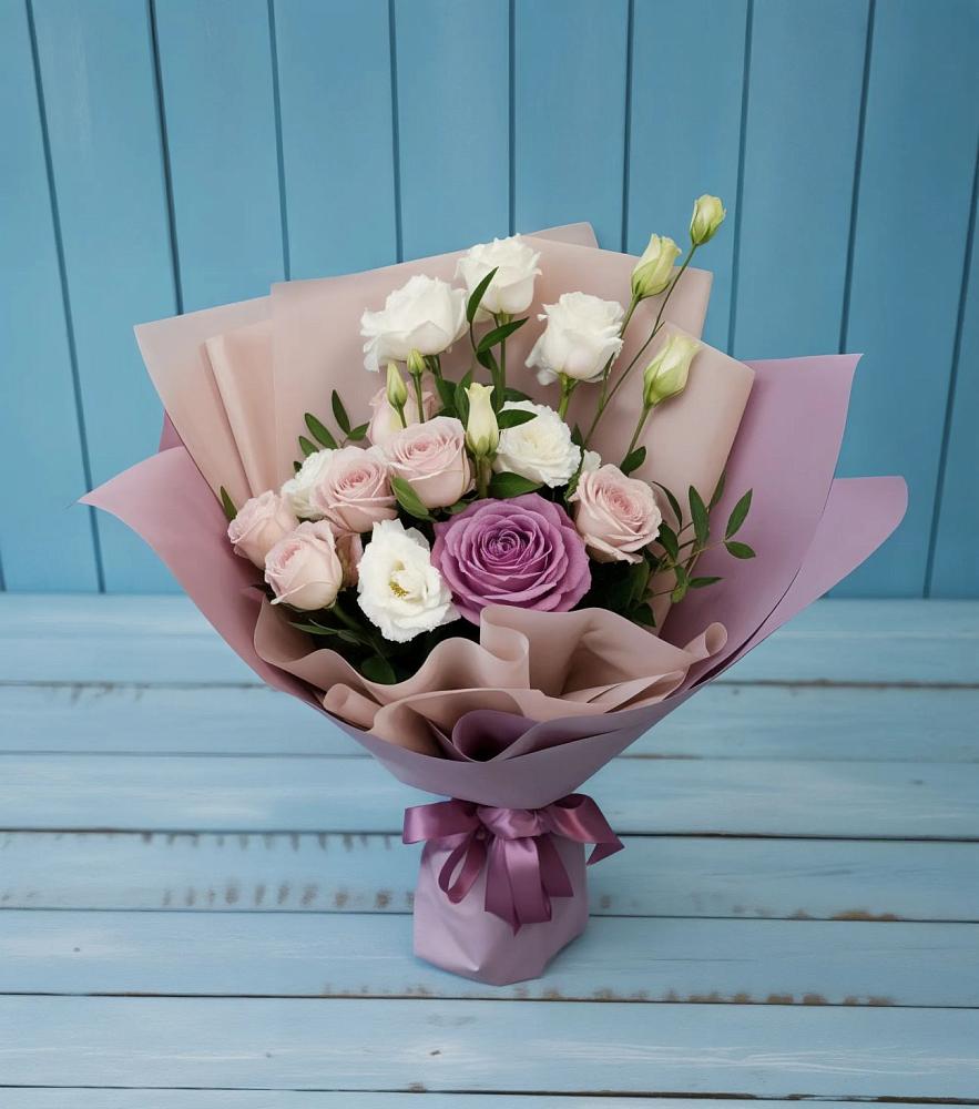 Букет цветов из: Розы и Лизиантусы в Петрово-Дальнее