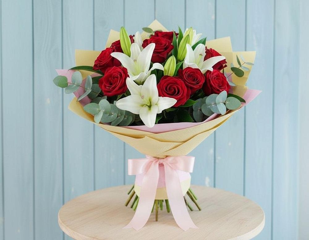 Букет цветов из: Лилии и Розы в Петрово-Дальнее